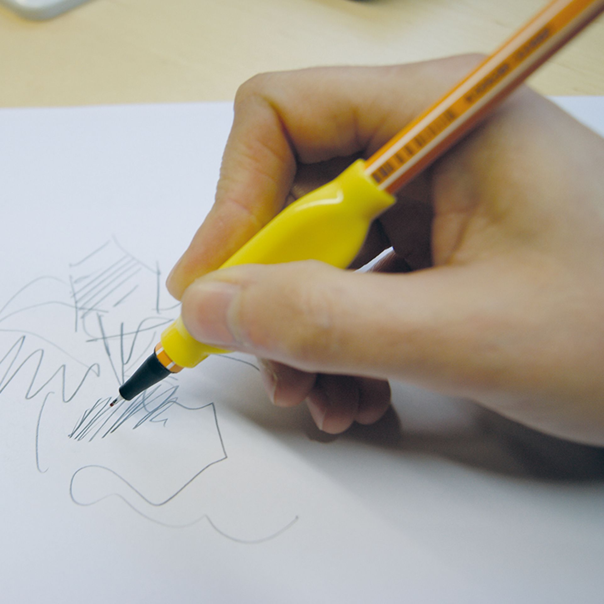 Pega para Lápis e Canetas